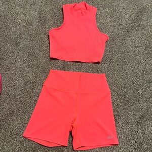 LIKE NEW ALO YOGA NEON RIBBED SPORTS BRA & AIRLIFT SHORTS